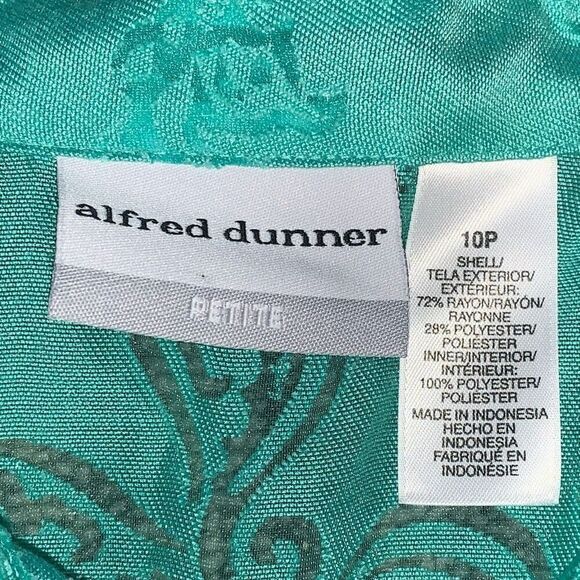 Alfred Dunner Women’s Size 10 Petite See Through Sea Horse Button Down Blouse - Picture 2 of 5